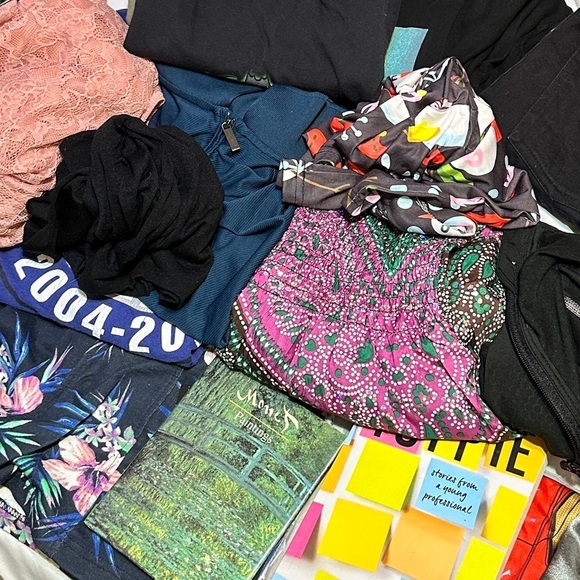 9 Pounds Semi - Mystery Box (NWT & Used) ✨ - Picture 2 of 2